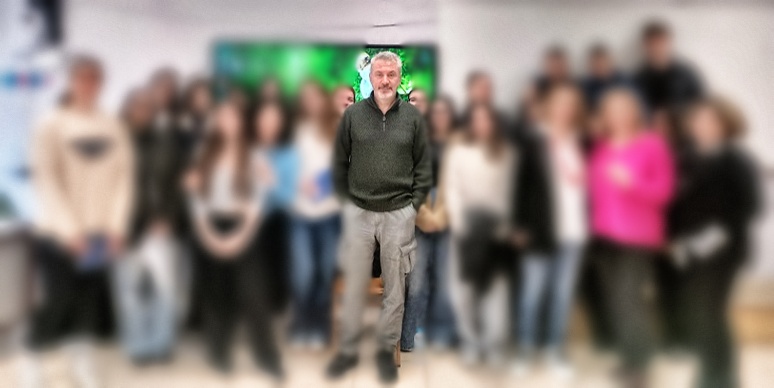 Επίσκεψη του βραβευμένου συγγραφέα Δημήτρη Στεφανάκη στο 3ο Πειραματικό Γενικό Λύκειο Κομοτηνής - 3lyk-komot.rod.sch.gr
