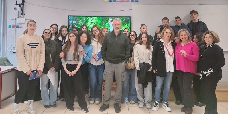 Ένας Συγγραφέας Εξερευνά την Αλεξάνδρεια της Μνήμης και της Ιστορίας - Συνέντευξη με αφορμή το μυθιστόρημα του Δημήτρη Στεφανάκη «Πάντα η Αλεξάνδρεια» - 3ο Λύκειο Όμιλος Φιλαναγνωσίας